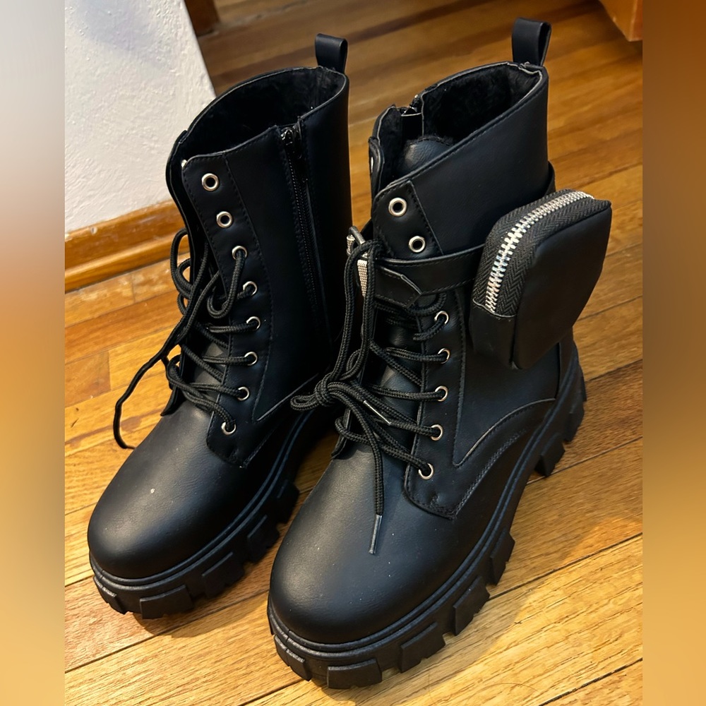 Size 7, brand new combat boots